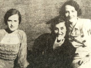 ДОБРИЛА БАИЛО (у средини) на једном предратном излету на Башајковцу изнад Ливна